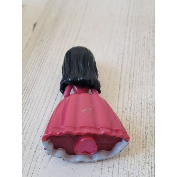 Disney red dress doll girl toy figure accessory - Picture 4 of 4